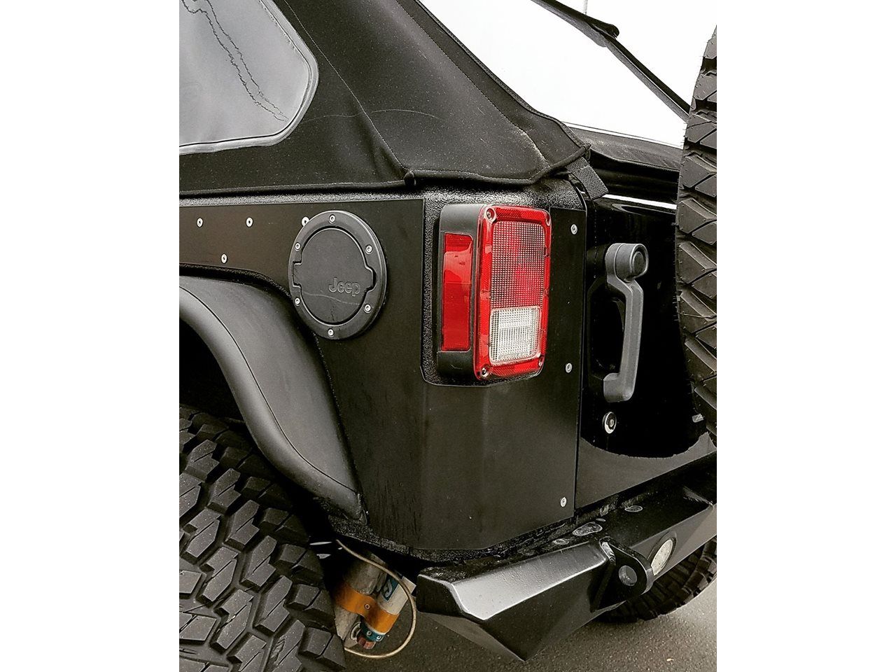 REAR ROCKSKIN OE TAIL LIGHT CORNERS (RAW) STEEL FOR JK - Image 2